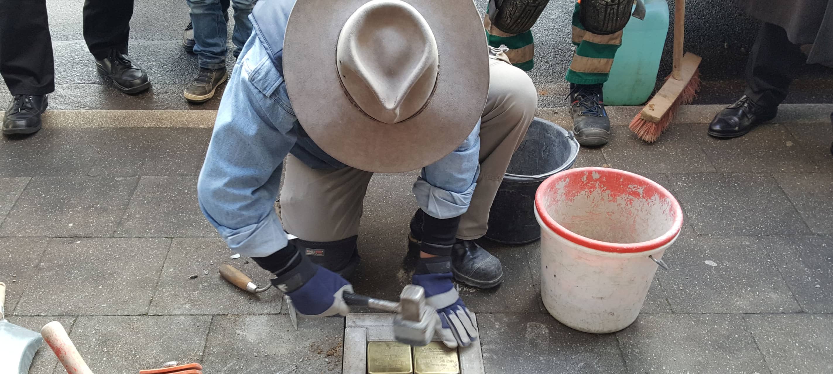 Gedenken in Elsdorf: Rundgang zu den Stolpersteinen