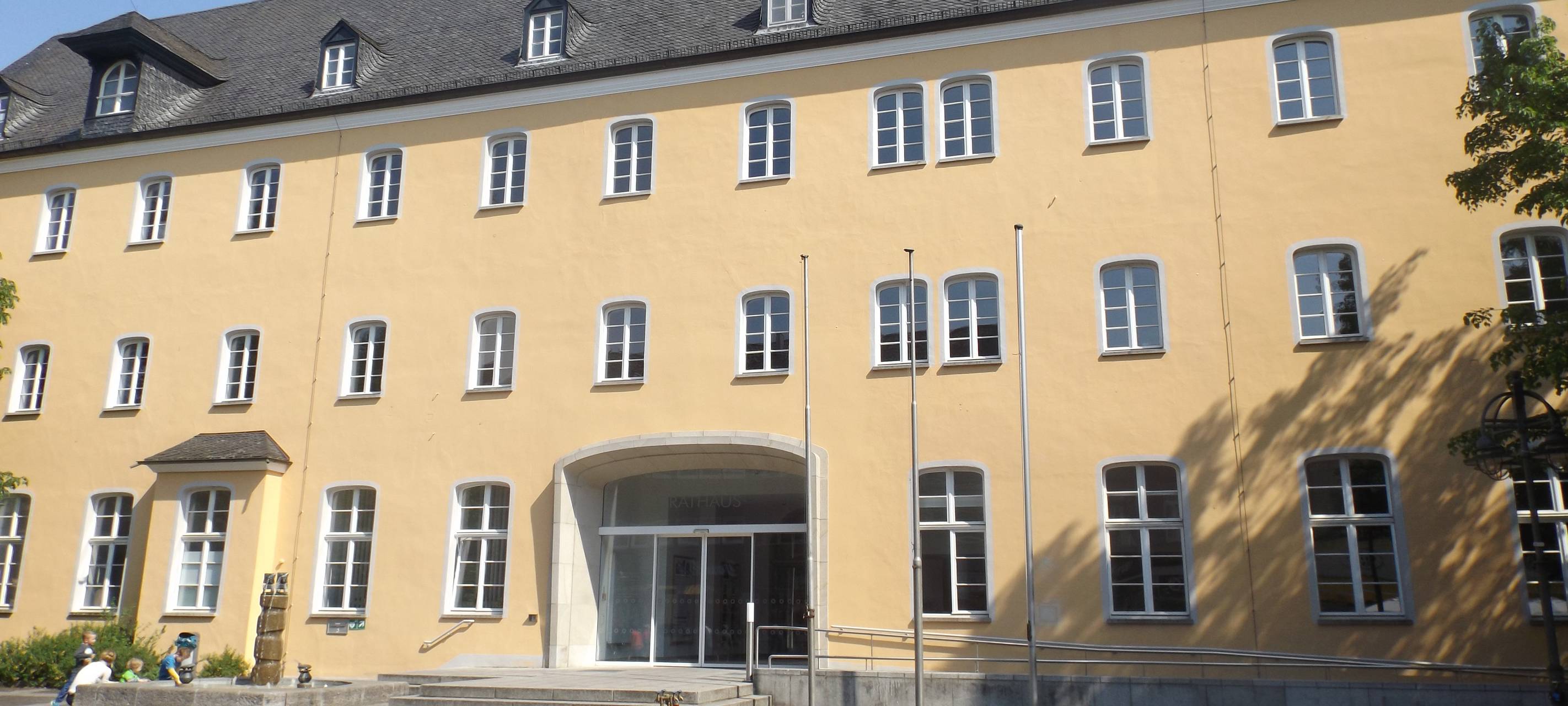 Brühl: Rat beschließt höhere Grund- und Gewerbesteuer