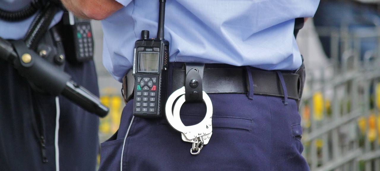 Köln: Halsketten-Raubüberfalle - zwei Jugendliche verhaftet
