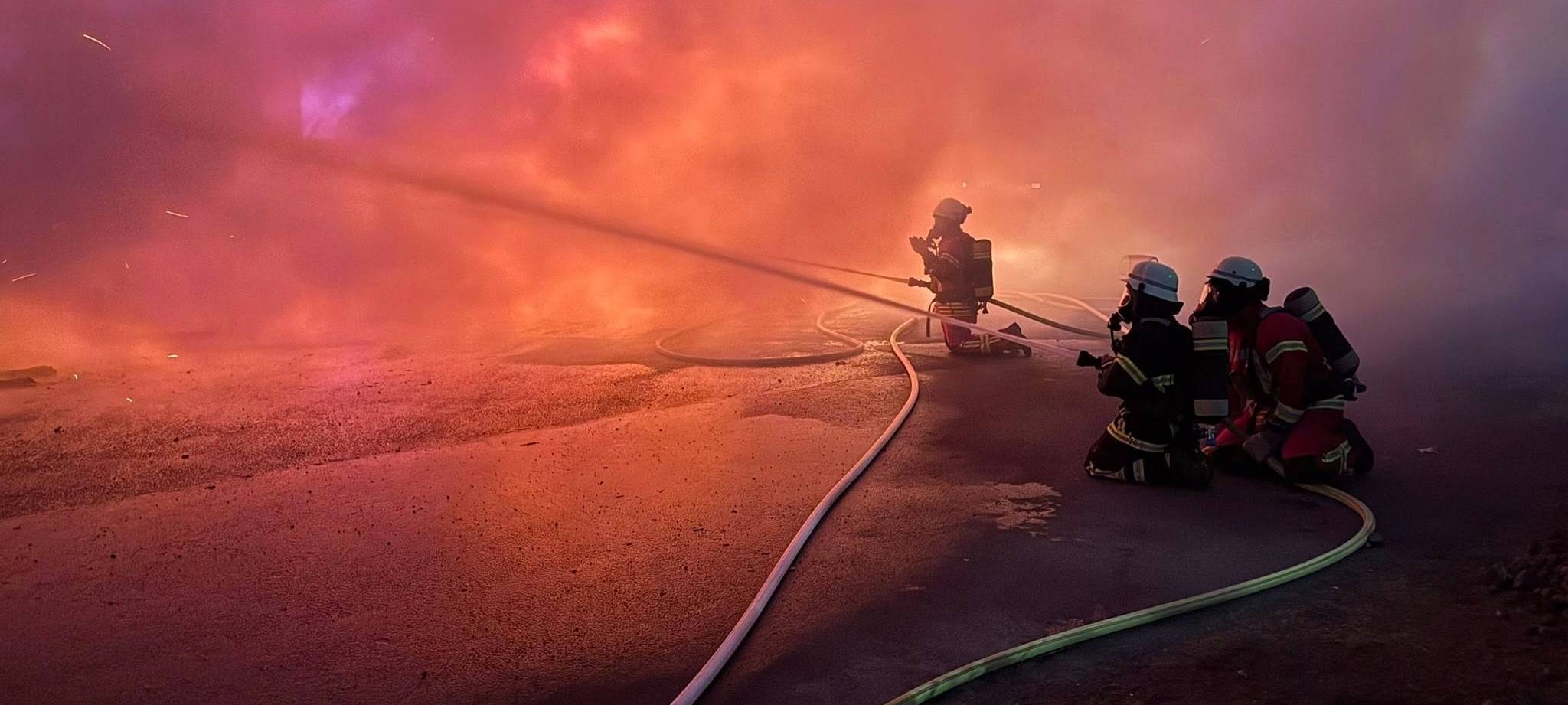 Großbrand zerstört Hürther Obdachlosenunterkunft