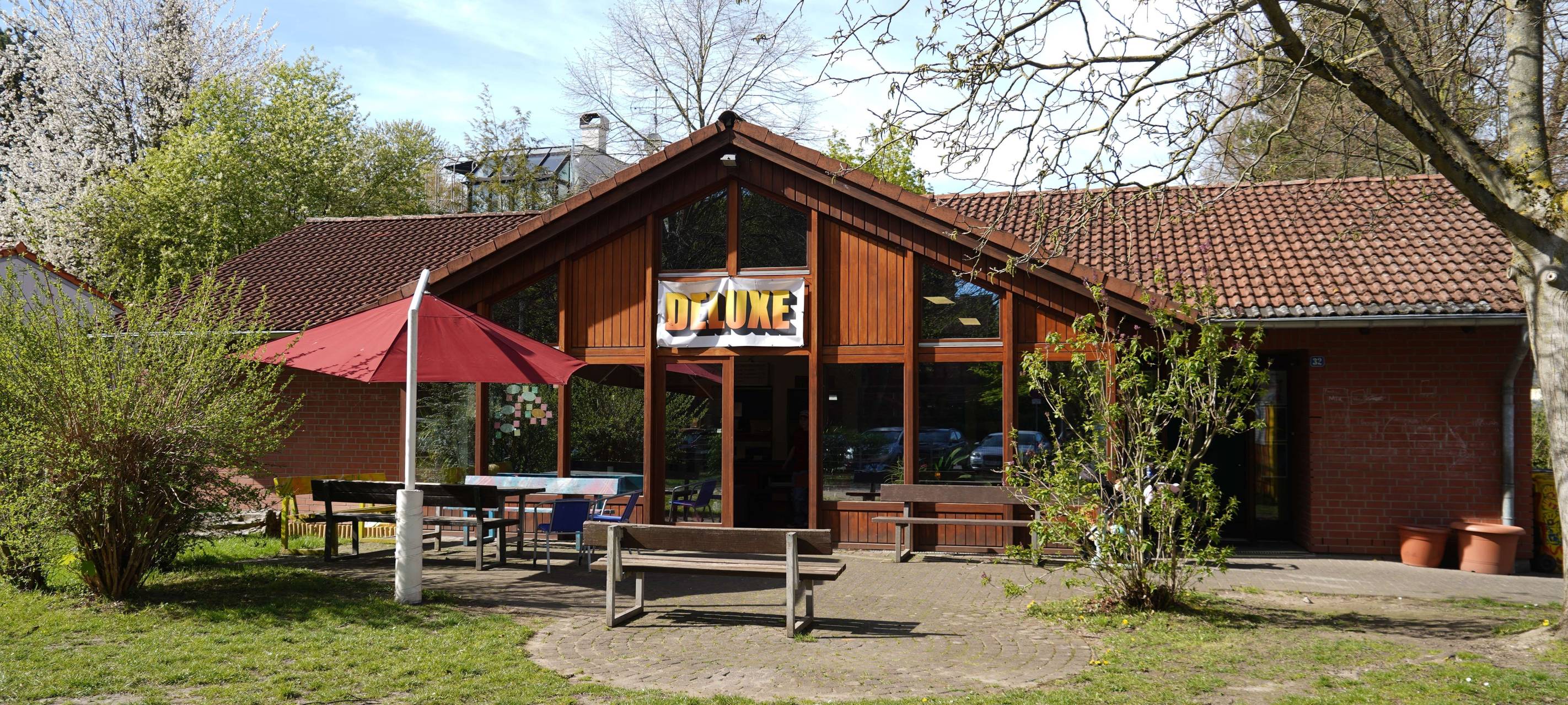 Frechen: Einweihungsfeier Jugendzentrum DELUXE